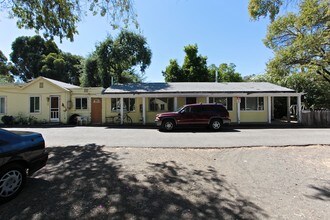 32110 Highway 101 in Cloverdale, CA - Building Photo - Building Photo