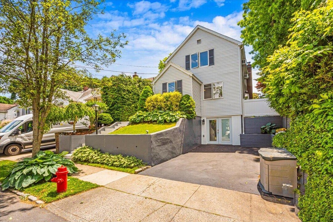 46 Marino Ave in Port Washington, NY - Building Photo