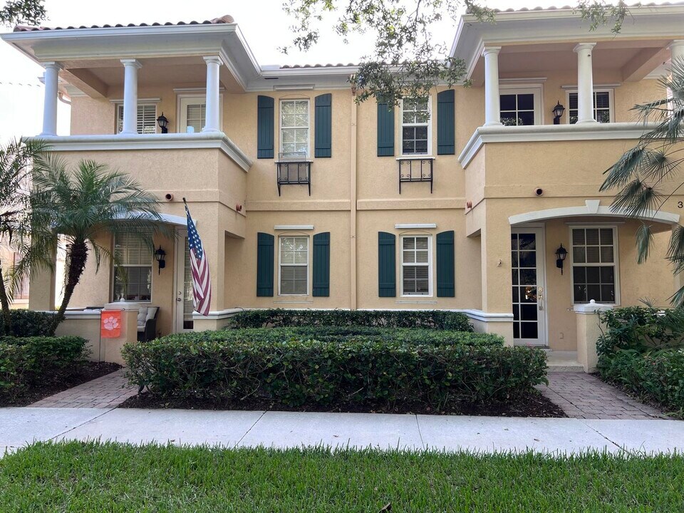 3368 Greenway Dr in Jupiter, FL - Building Photo