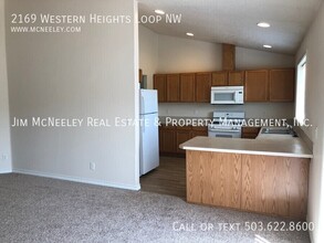 2169 Western Heights Loop NW in Salem, OR - Building Photo - Building Photo