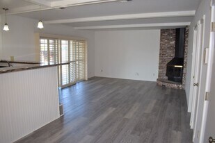 6661 9th Ave in Sacramento, CA - Building Photo