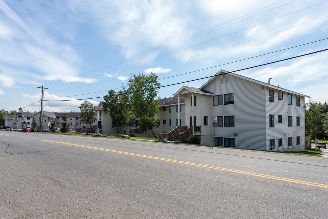 Jewel Lake Villa in Anchorage, AK - Building Photo