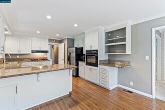 5 Thune Ave in Moraga, CA - Building Photo - Building Photo