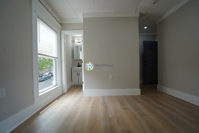 142 Dorchester St in Boston, MA - Building Photo - Building Photo