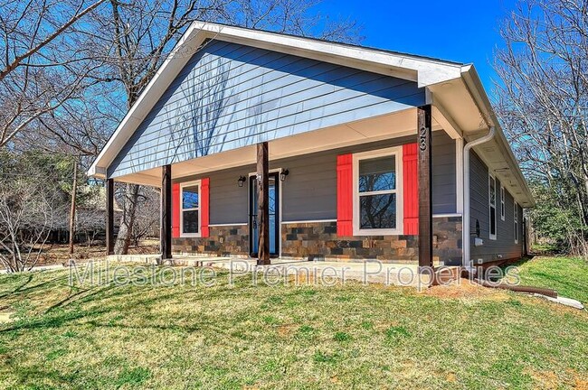 property at 1231 W Chestnut St