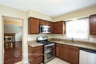 677 Shining Water Dr in Carol Stream, IL - Foto de edificio - Building Photo