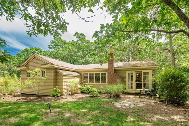 property at 4 Deer Ln