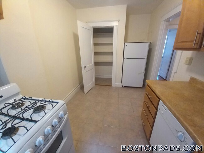 11 Barrows St, Unit 5A in Boston, MA - Foto de edificio - Building Photo