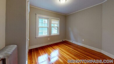 20-22-22 Upcrest Rd, Unit 2 in Boston, MA - Building Photo - Building Photo