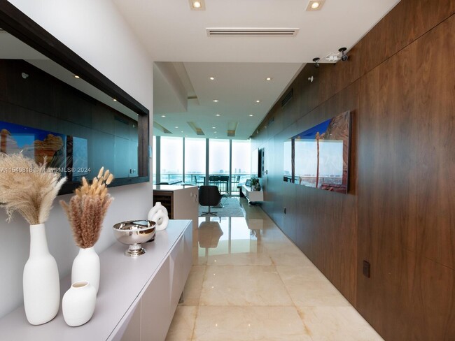 900 Biscayne in Miami, FL - Building Photo - Building Photo