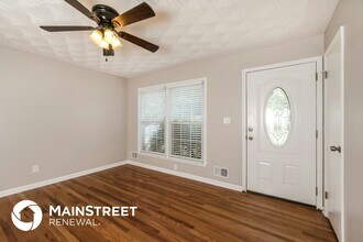 7614 Lesane Dr in Louisville, KY - Foto de edificio - Building Photo