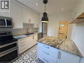 137 Avondale St in Hamilton, ON - Building Photo - Building Photo