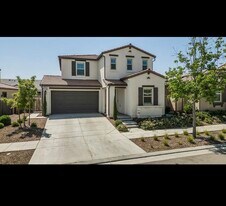 4254 Oak Knoll Rd in Madera, CA - Building Photo