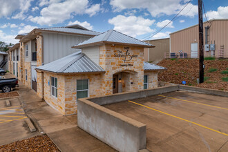 Sidney Baker Apartments in Kerrville, TX - Foto de edificio - Building Photo