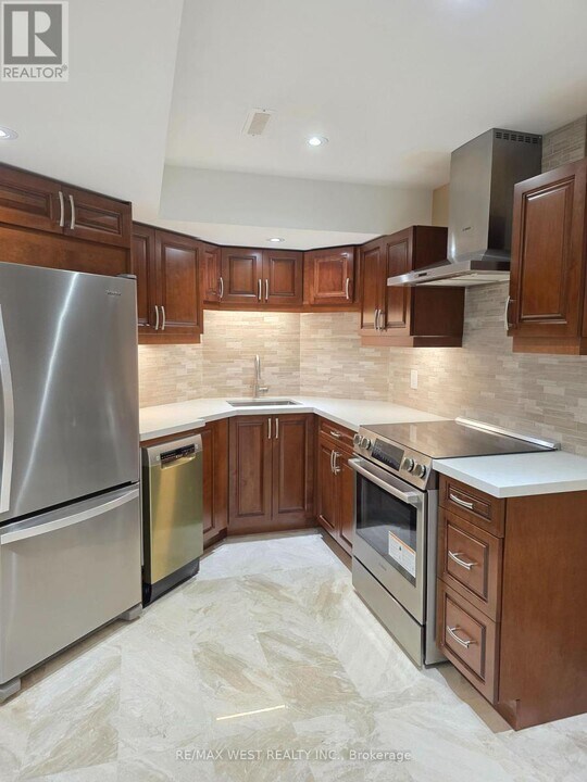 4602 Pemmican Trail in Mississauga, ON - Building Photo
