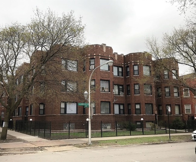 8005 S Langley Ave in Chicago, IL - Foto de edificio - Building Photo