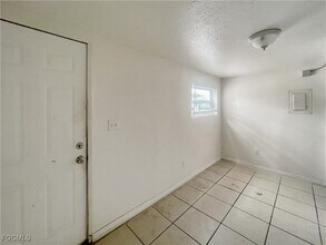 1615 Evans Ave in Ft. Myers, FL - Building Photo - Building Photo