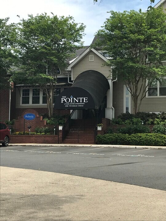 3307 Wyndham Cir, Unit 1161 in Alexandria, VA - Foto de edificio