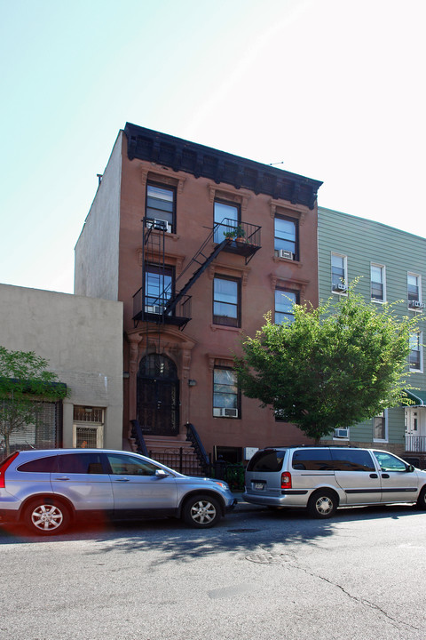 257 17th St in Brooklyn, NY - Building Photo