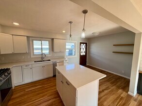 901 Summer St NE in Minneapolis, MN - Foto de edificio - Building Photo