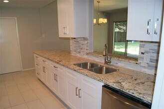 5602 Dryad Dr in Houston, TX - Building Photo - Building Photo