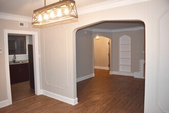 3218 W Balmoral Ave, Unit 2W in Chicago, IL - Building Photo - Building Photo