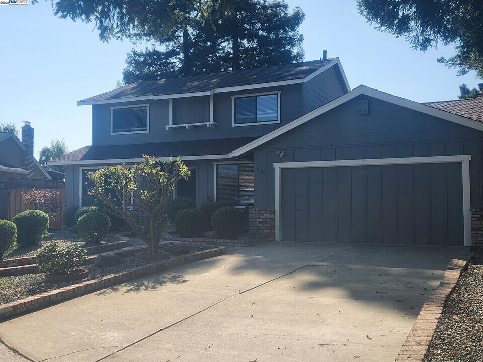 2910 Yorkshire Ct in Pleasanton, CA - Building Photo