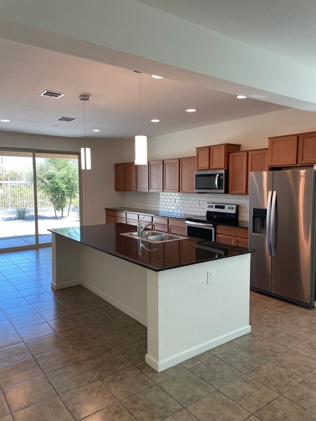2185 S 237th Dr in Buckeye, AZ - Foto de edificio - Building Photo