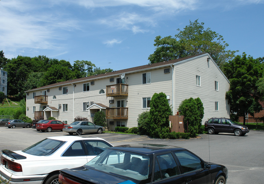 Dell Dale Apartments in Worcester, MA - Building Photo