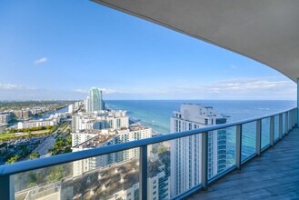 4111 S Ocean Dr in Hollywood, FL - Building Photo - Building Photo