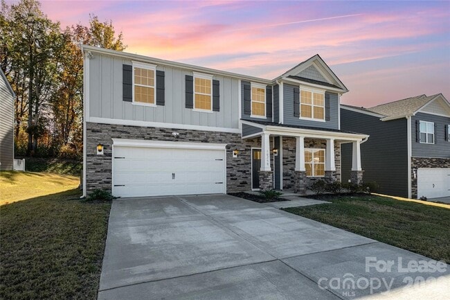 10759 Adair Wds Dr in Davidson, NC - Foto de edificio - Building Photo