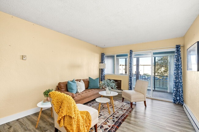 property at 925 1st Ave N