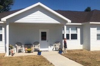 Oak Park Senior Living in Muscatine, IA - Building Photo - Building Photo