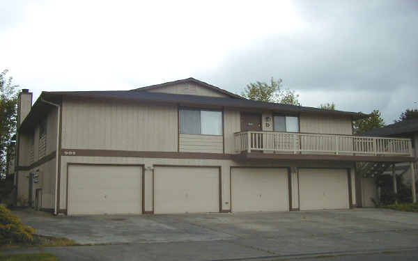 903 31st St NE in Auburn, WA - Foto de edificio