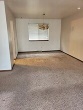 1078 N Pond Dr in Brighton, CO - Foto de edificio - Building Photo
