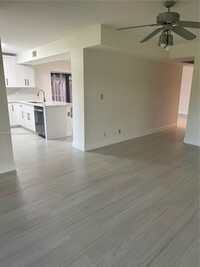 11116 N Harmony Lake Cir in Davie, FL - Building Photo - Building Photo