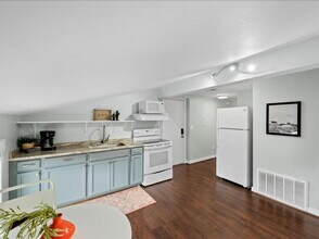 835 Dayton St in Cincinnati, OH - Building Photo - Building Photo