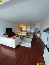 6 Whittier Pl, Unit Whittier St in Boston, MA - Foto de edificio - Building Photo