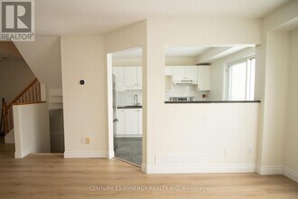 73 Longshire Cir in Ottawa, ON - Building Photo - Building Photo