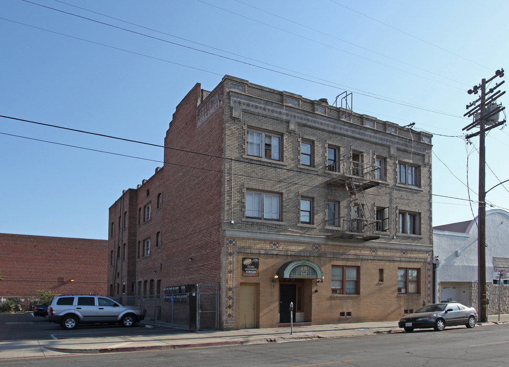 Julienne Apartments in Stockton, CA - Building Photo