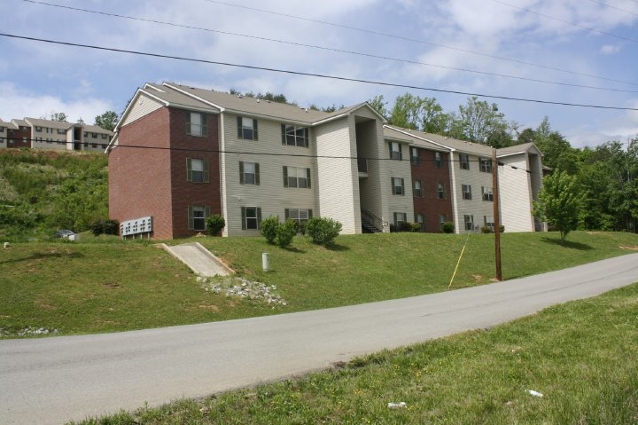 Emerald Pointe Apartments in Dayton, TN - Building Photo