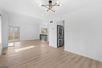 8 Canada Goose Dr in Hackettstown, NJ - Building Photo - Building Photo