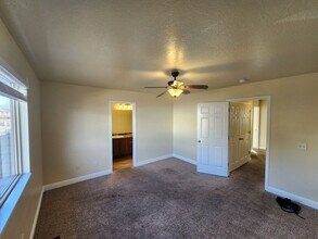 1000 E Blf Vw Dr in Washington, UT - Building Photo - Building Photo