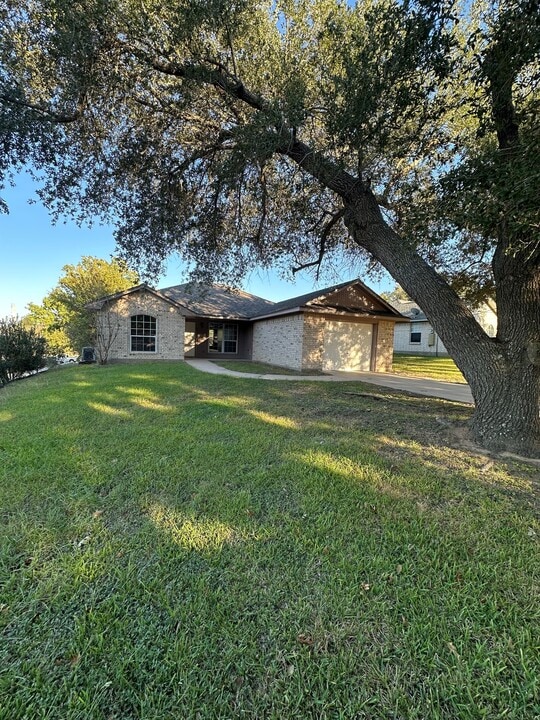 2309 S Austin St in Brenham, TX - Building Photo