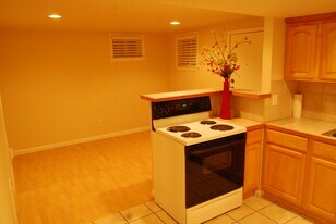 2303 E Columbia St, Unit Lower