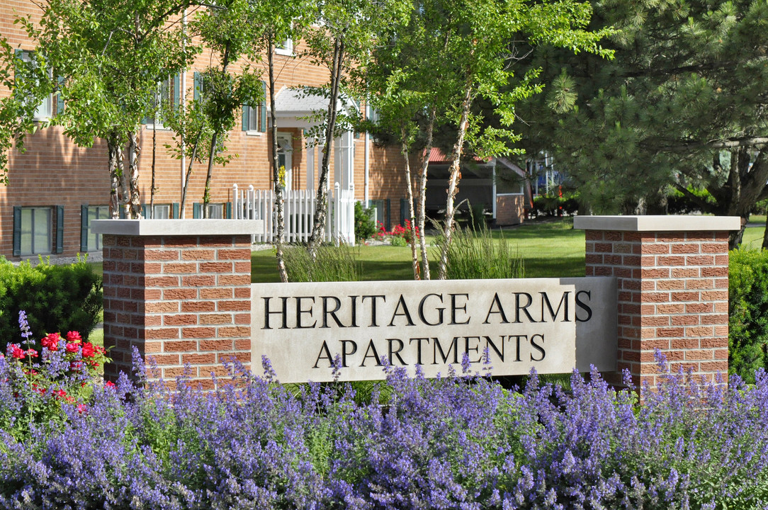 Heritage Arms in Midland, MI - Building Photo