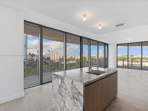 500 Alton Rd in Miami Beach, FL - Building Photo - Building Photo