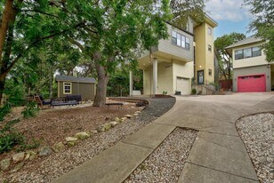 2608 Del Curto Rd in Austin, TX - Building Photo