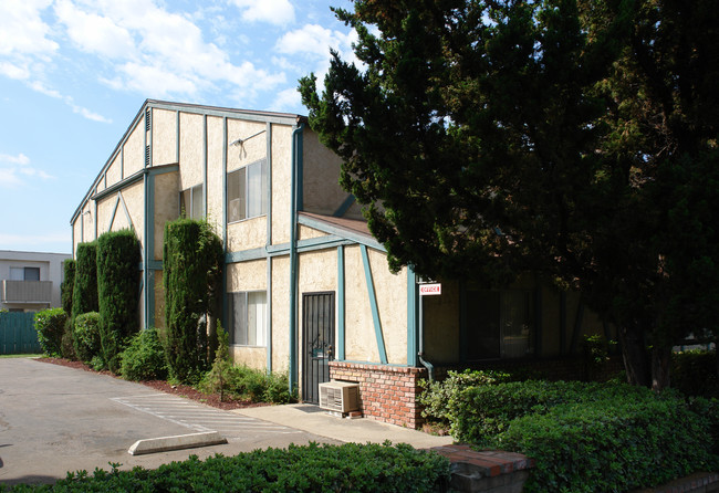 Lake Jennings Apartments in Lakeside, CA - Building Photo - Building Photo