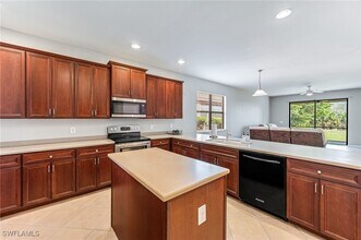 12154 Country Day Cir in Ft. Myers, FL - Building Photo - Building Photo